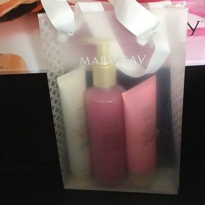 Mary Kay Satin Hands Set